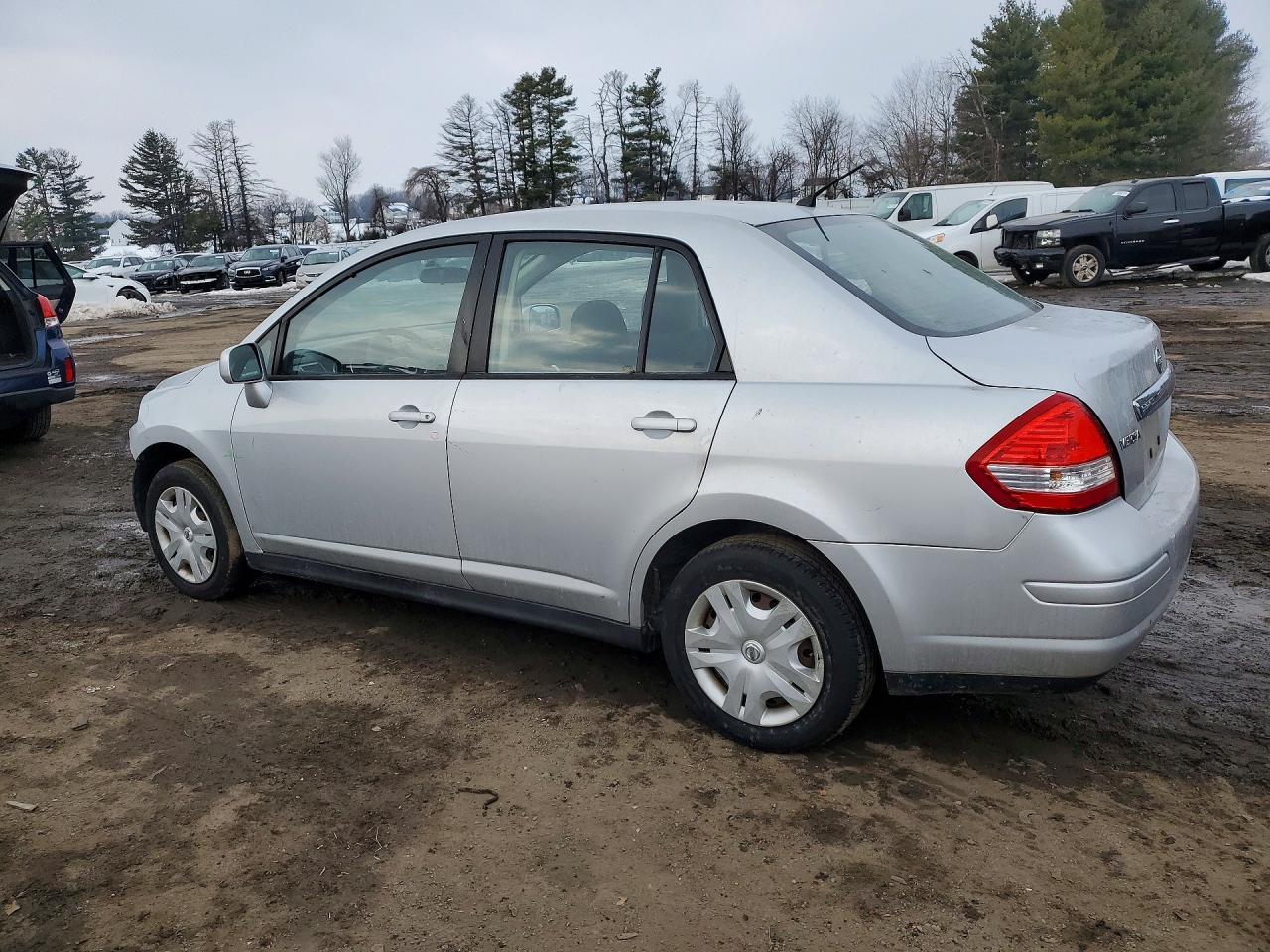 2011 NISSAN VERSA