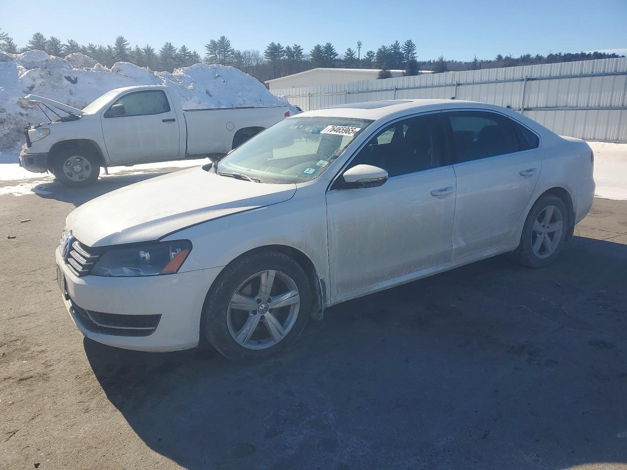 2012 VOLKSWAGEN Passat