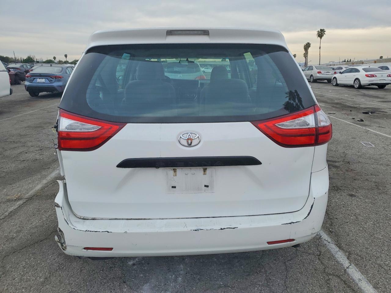 2016 TOYOTA SIENNA