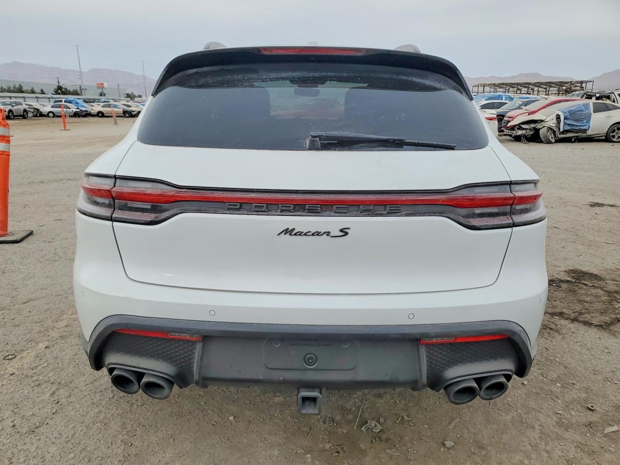 2025 PORSCHE Macan