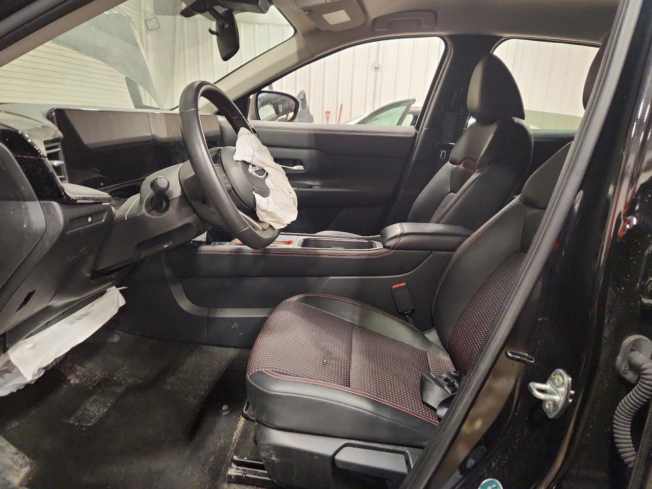 2025 NISSAN KICKS