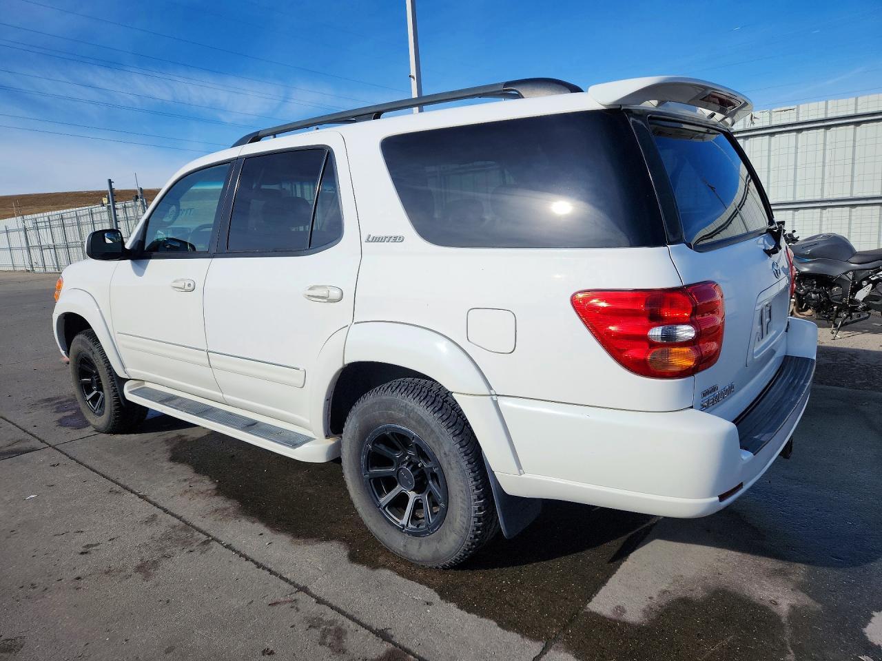 2004 TOYOTA Sequoia