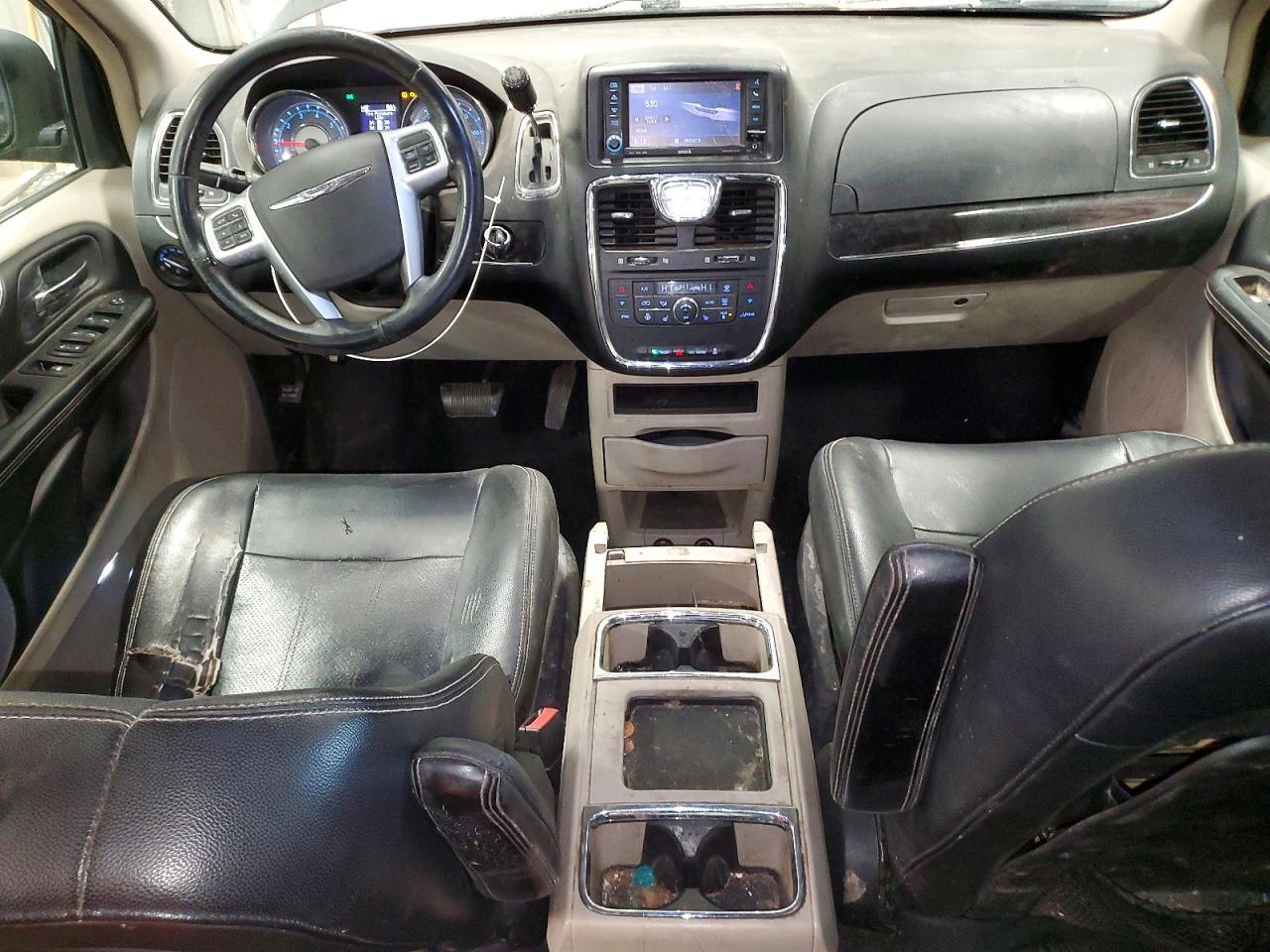 2012 CHRYSLER Town & Country