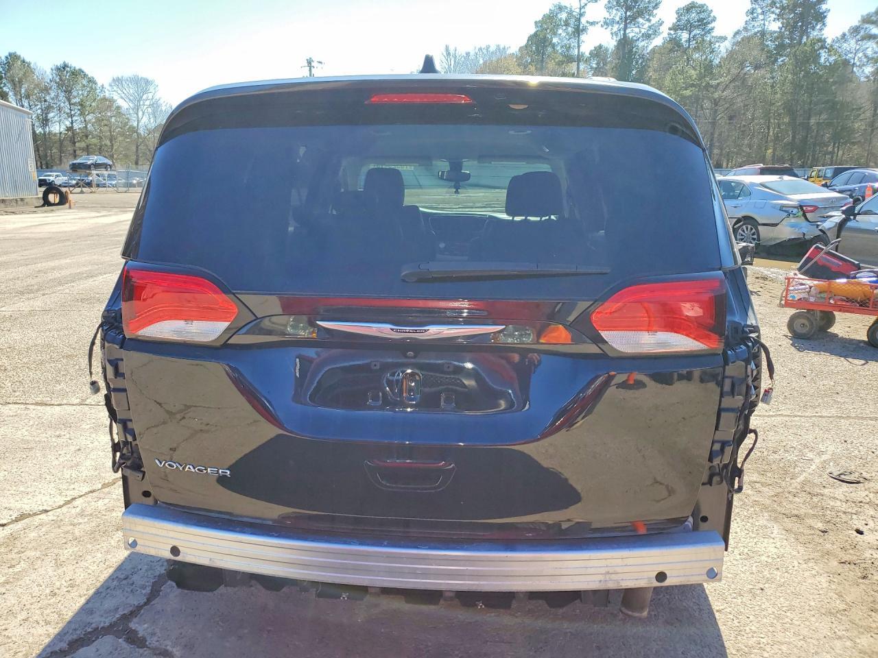 2021 CHRYSLER Voyager