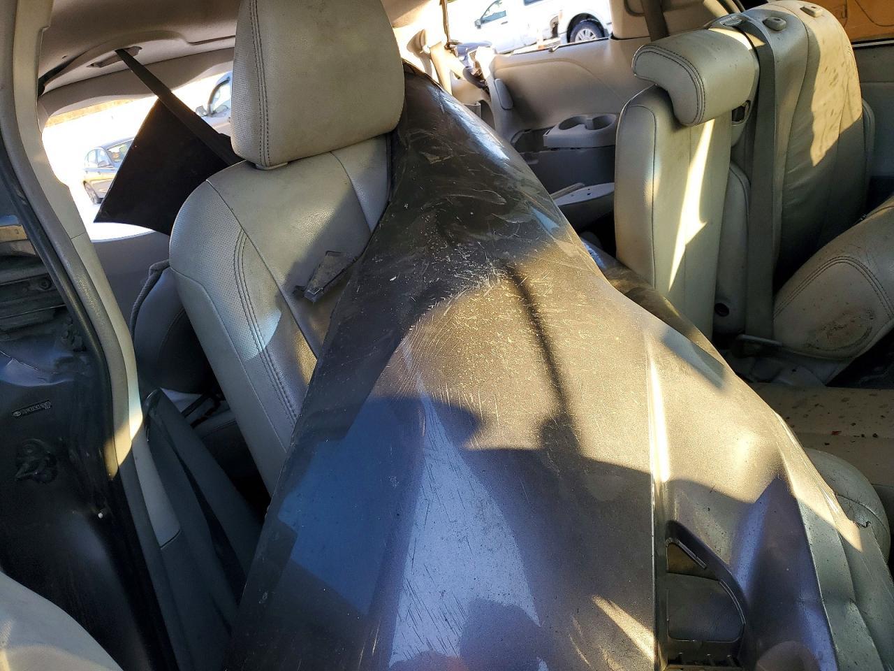 2012 TOYOTA SIENNA