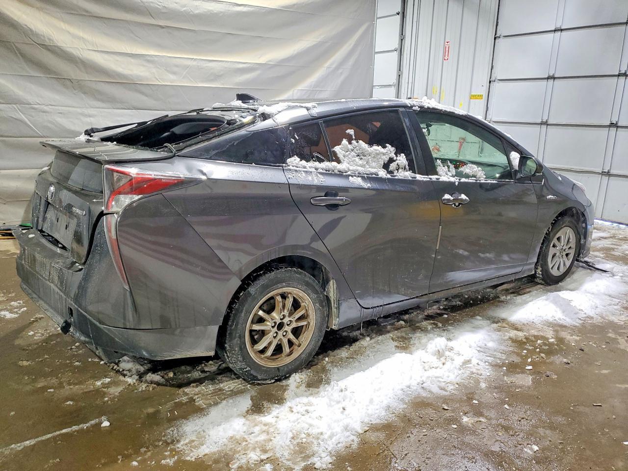 2016 TOYOTA PRIUS