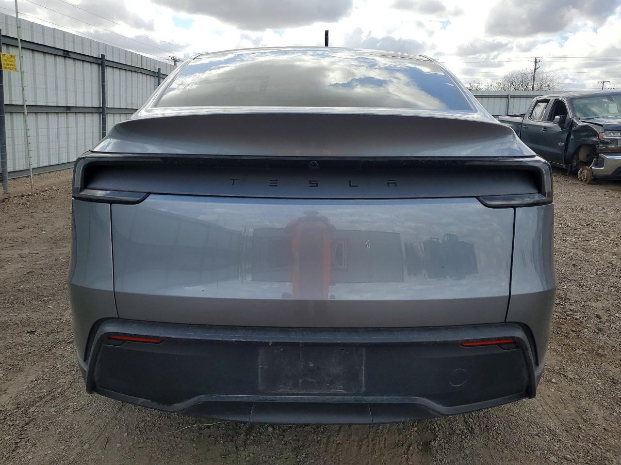 2026 TESLA MODEL Y
