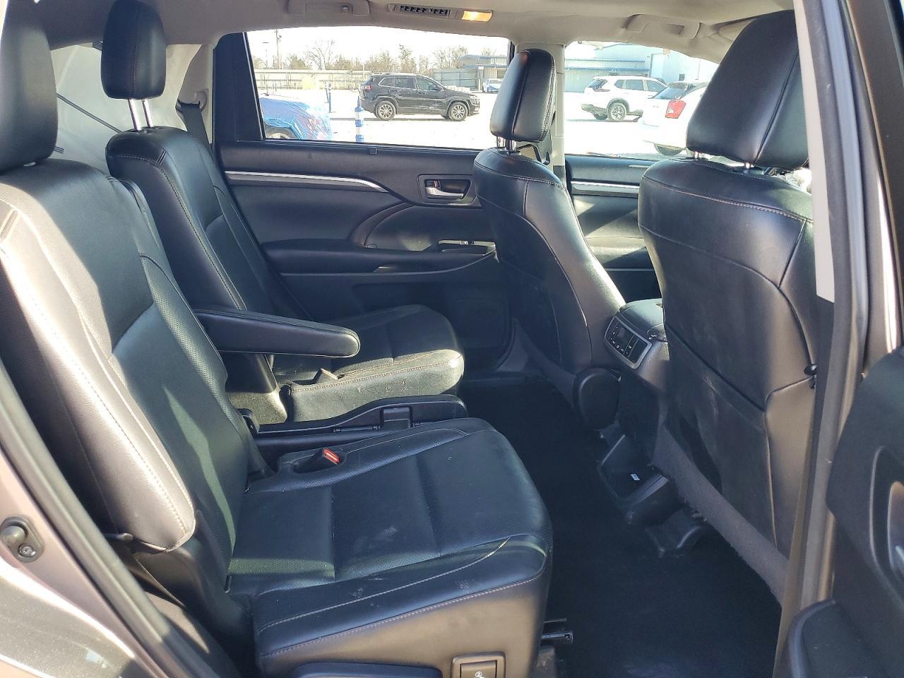 2017 TOYOTA HIGHLANDER