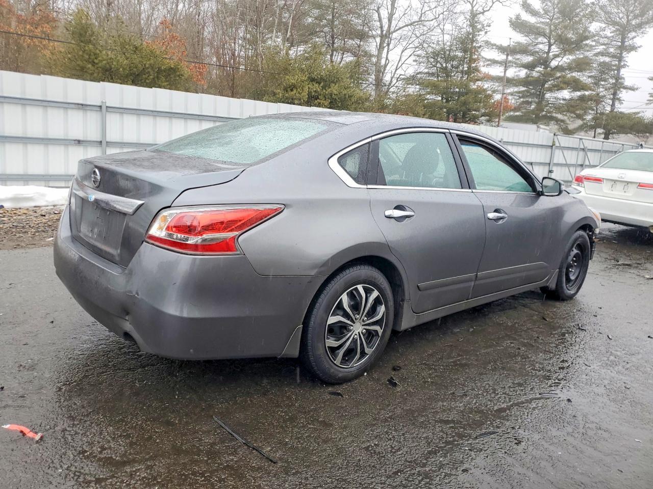 2015 NISSAN