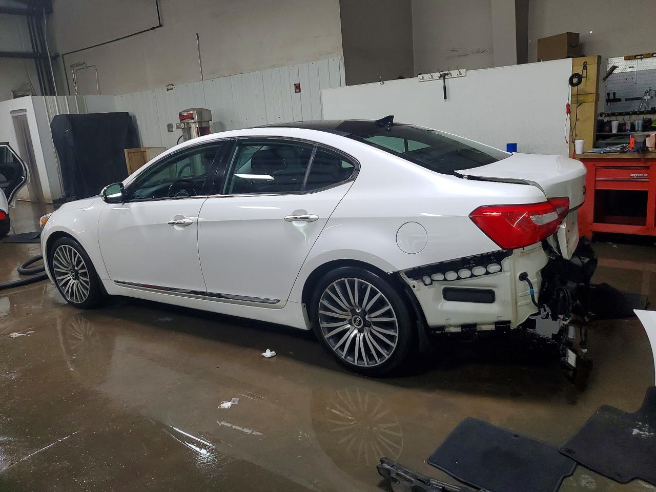 2016 KIA Cadenza