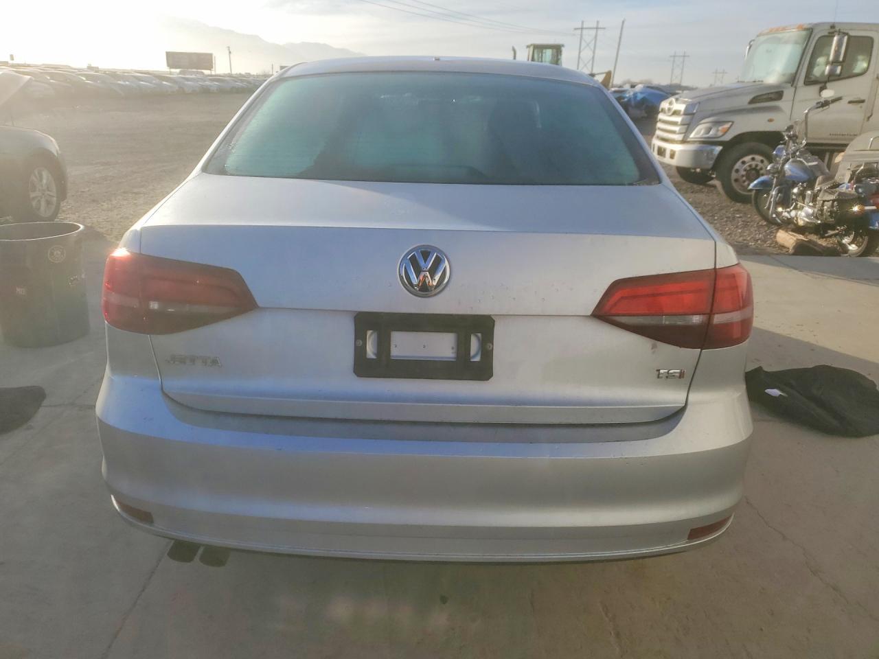2016 VOLKSWAGEN JETTA