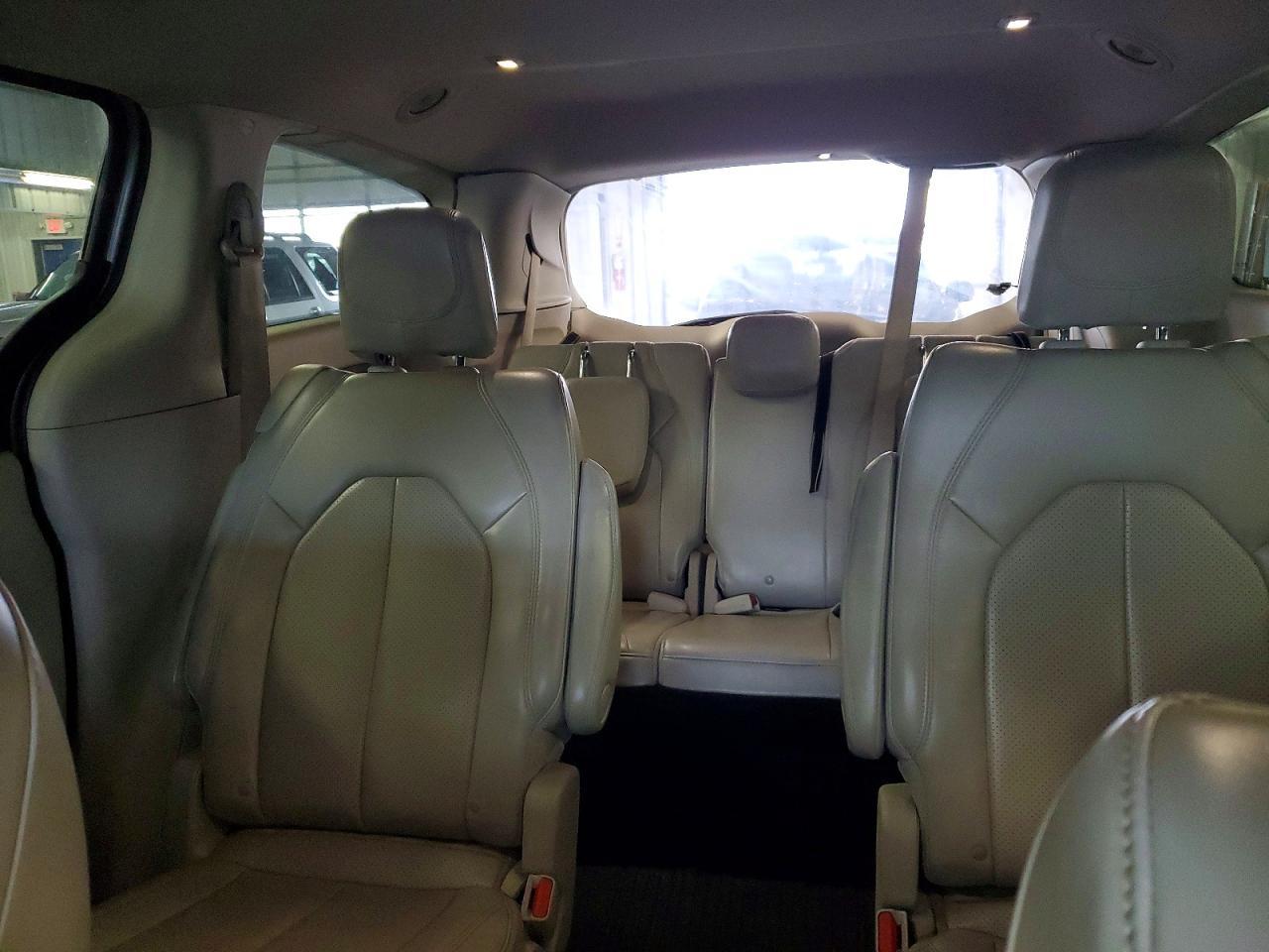 2021 CHRYSLER Voyager