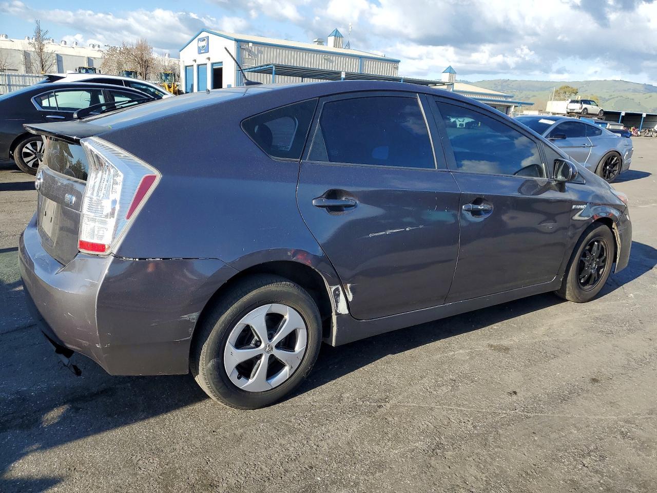 2011 TOYOTA PRIUS