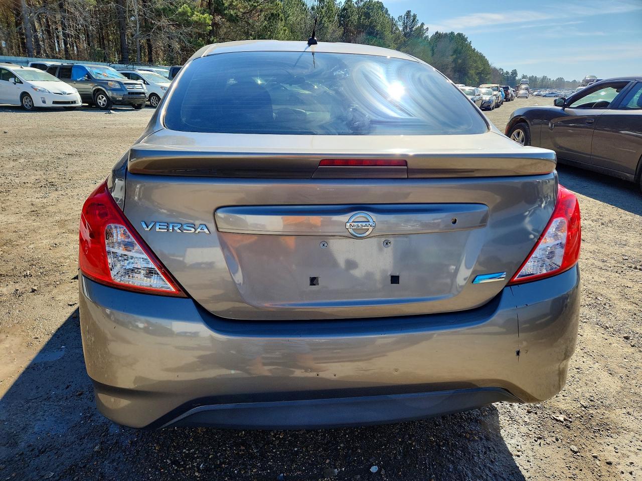 2015 NISSAN VERSA