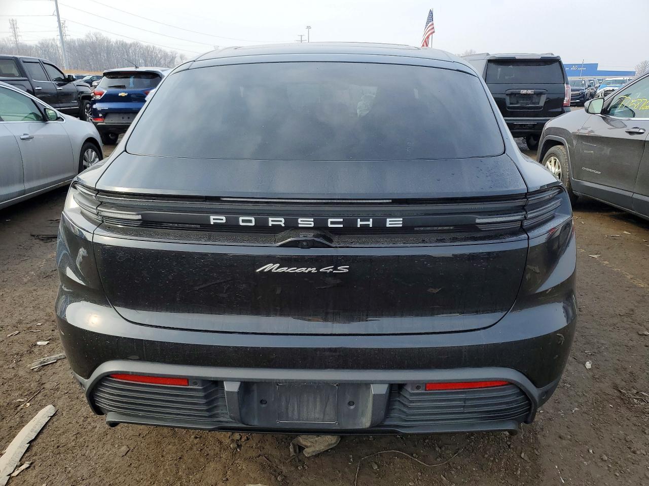 2025 PORSCHE Macan