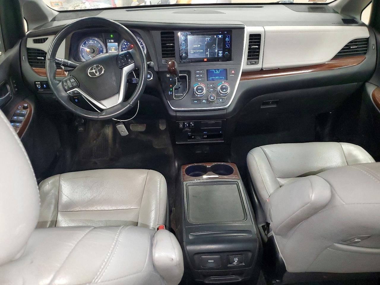 2016 TOYOTA SIENNA