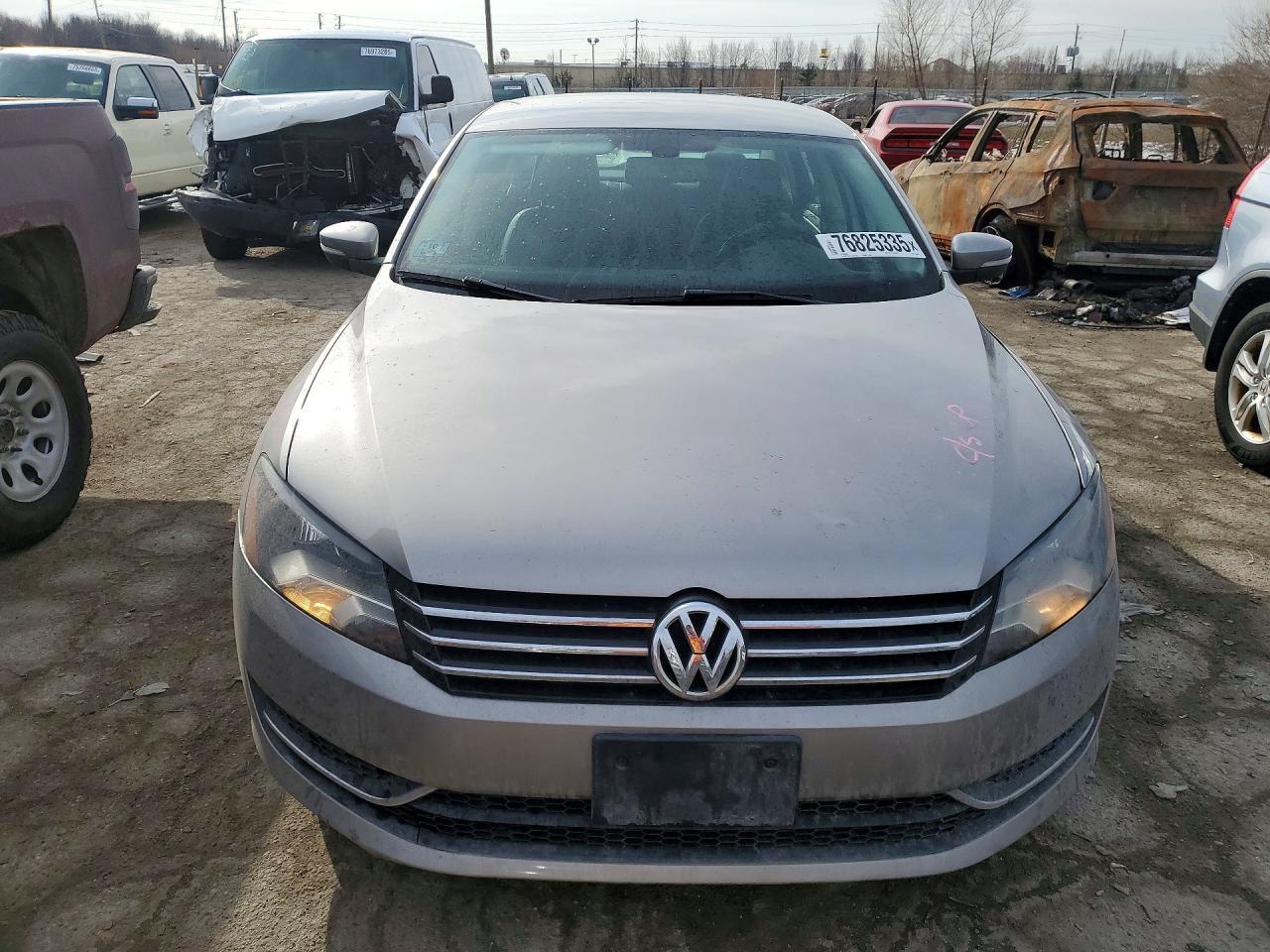 2012 VOLKSWAGEN Passat
