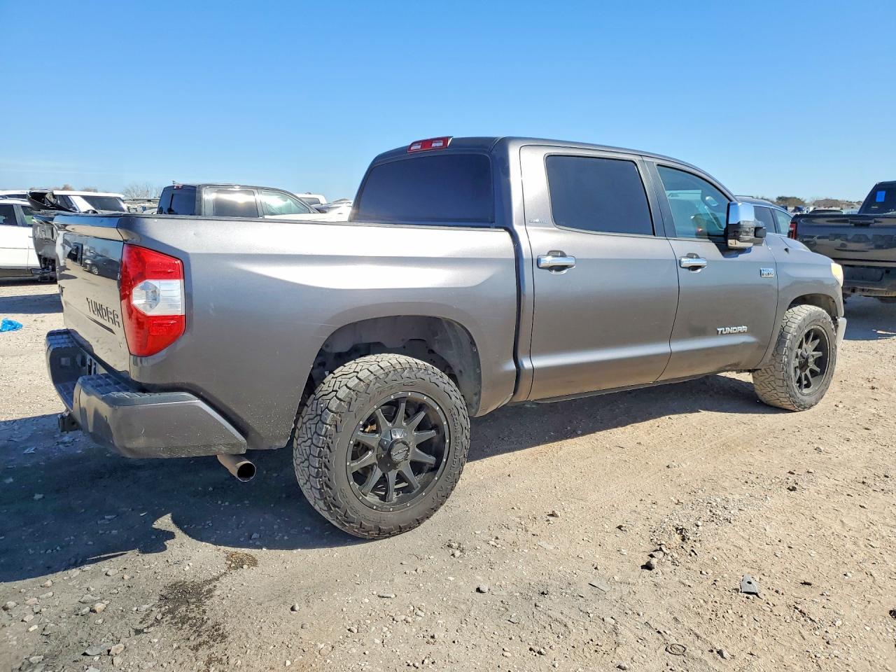 2017 TOYOTA TUNDRA