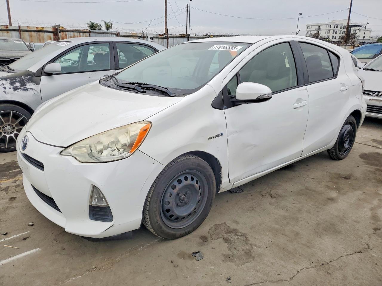 2013 TOYOTA Prius c