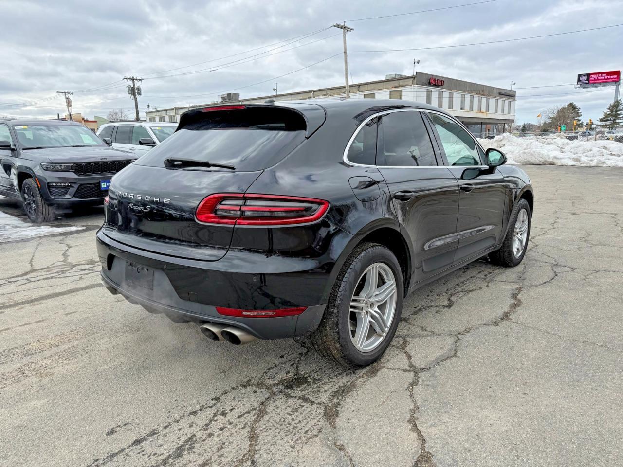 2017 PORSCHE Macan