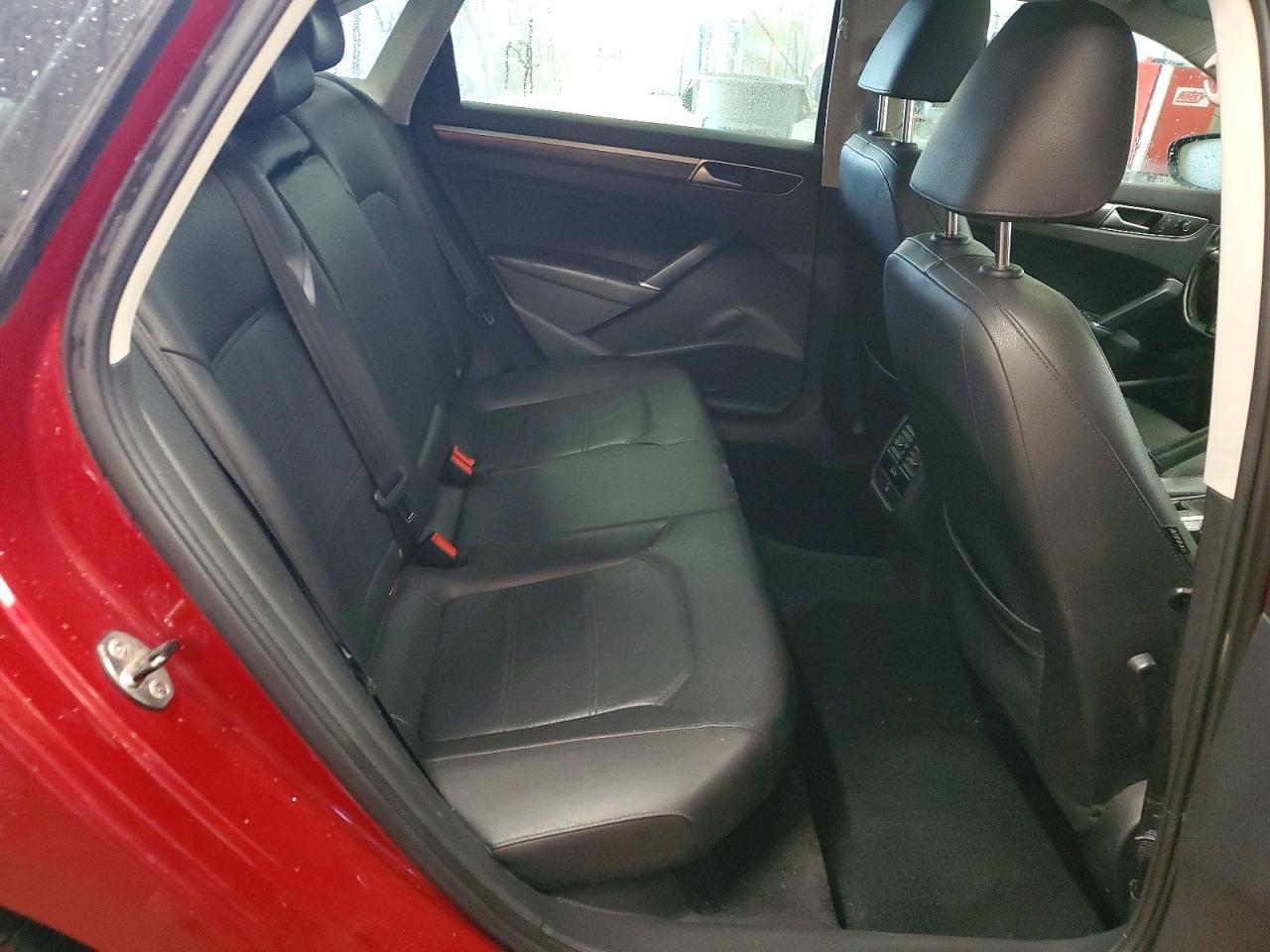 2016 VOLKSWAGEN Passat