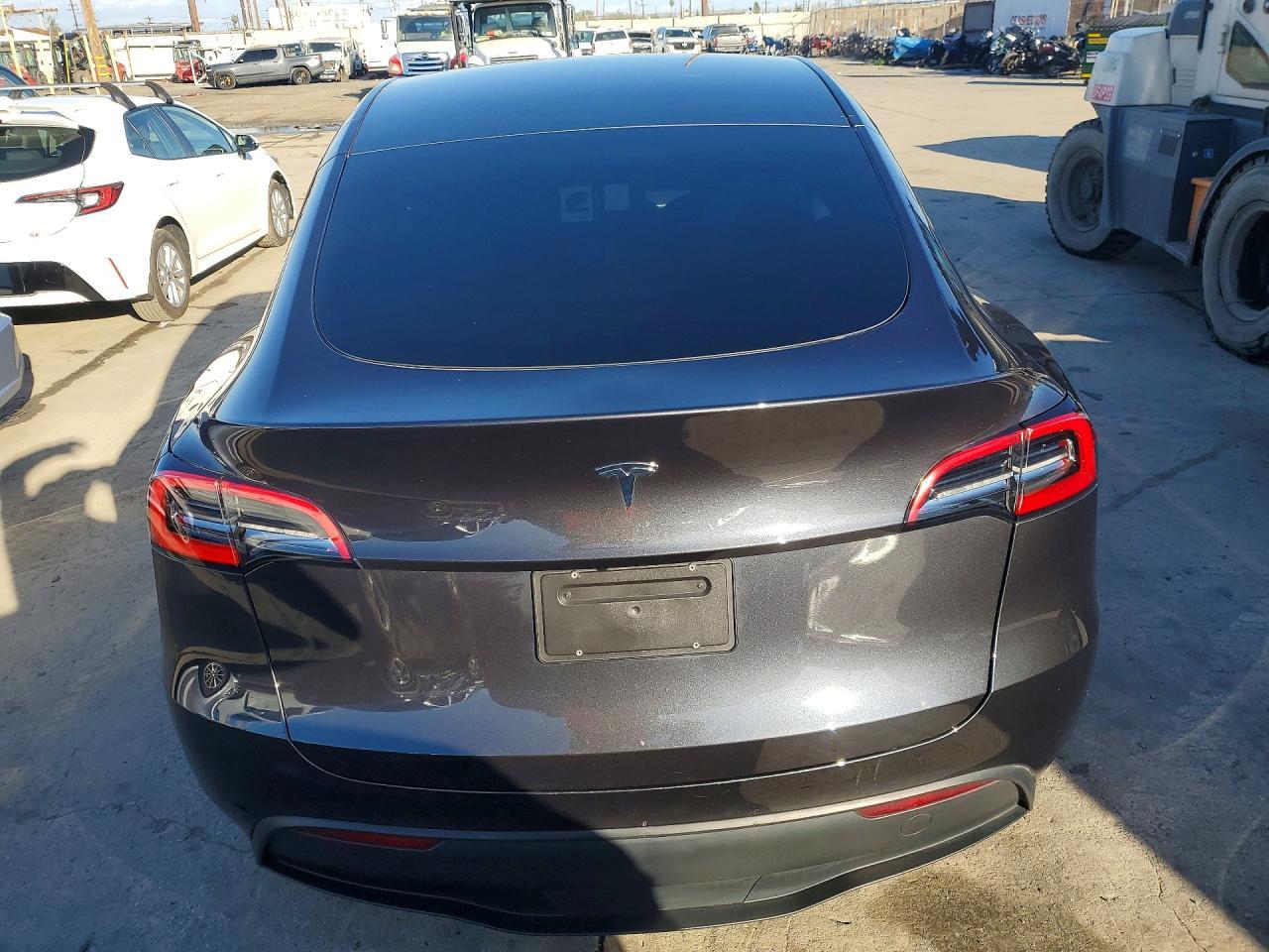 2024 TESLA MODEL Y