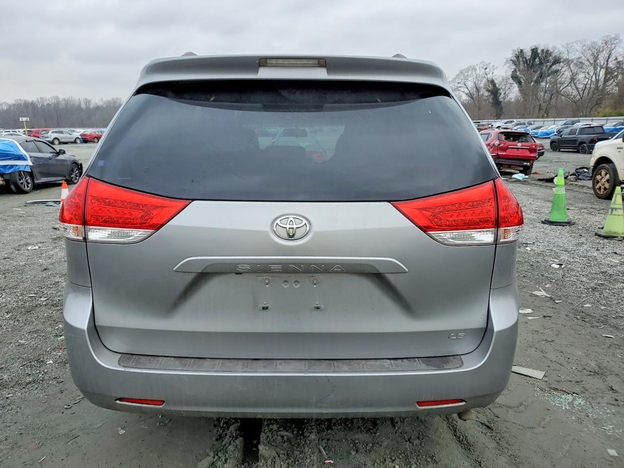 2013 TOYOTA SIENNA