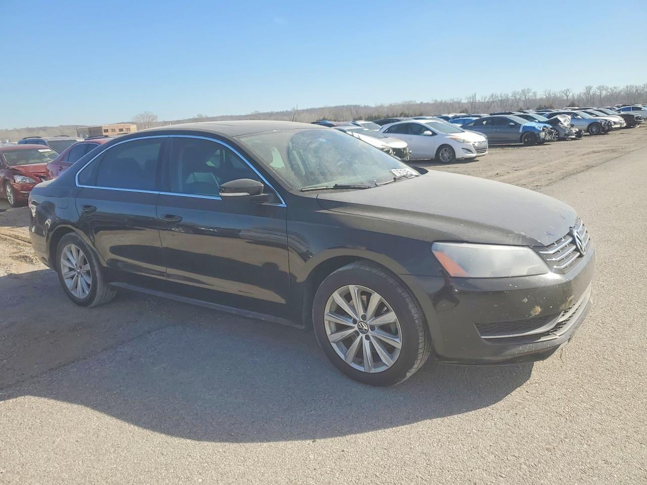 2012 VOLKSWAGEN Passat