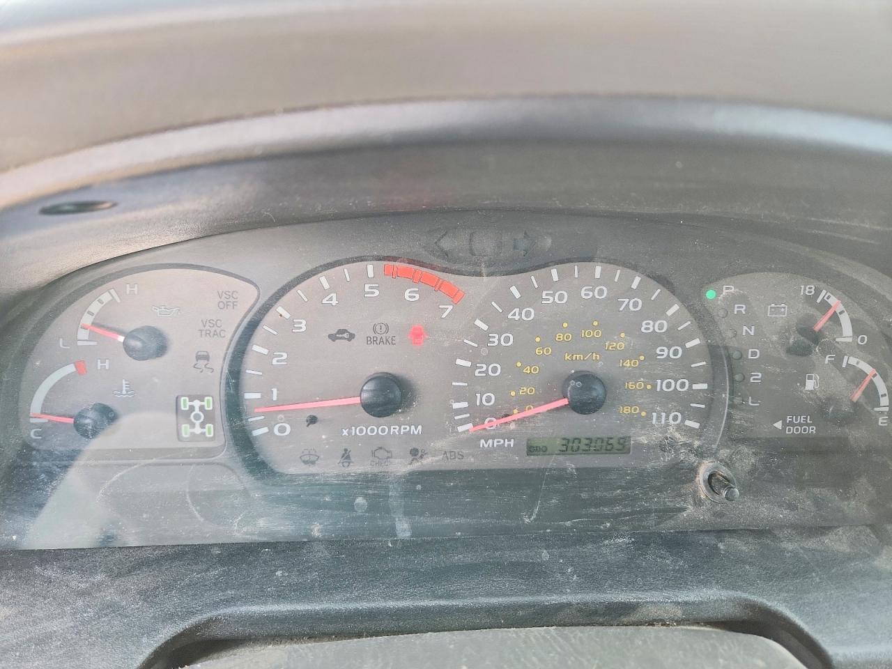 2004 TOYOTA Sequoia