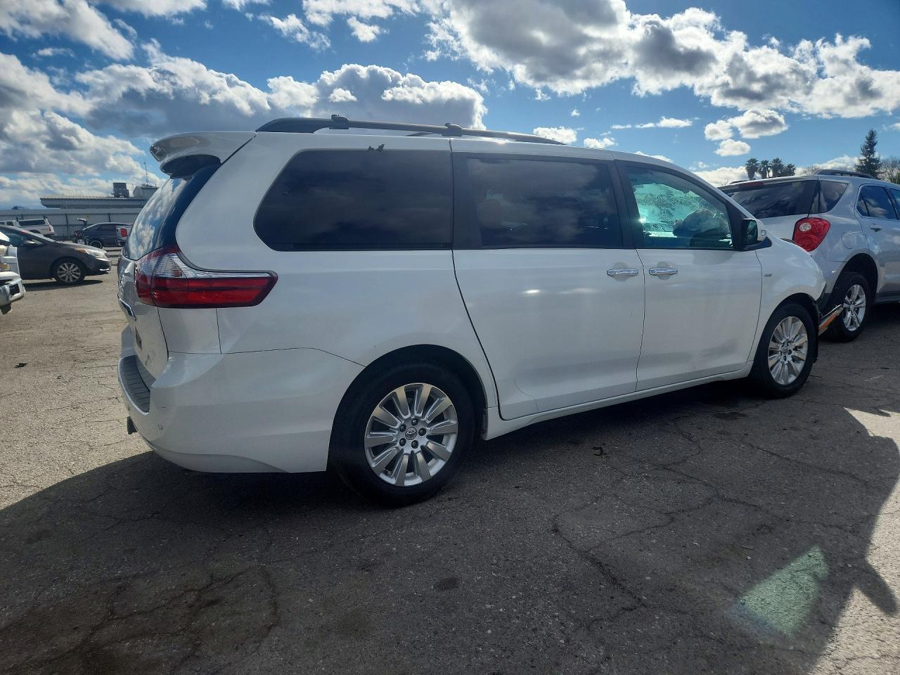 2016 TOYOTA SIENNA