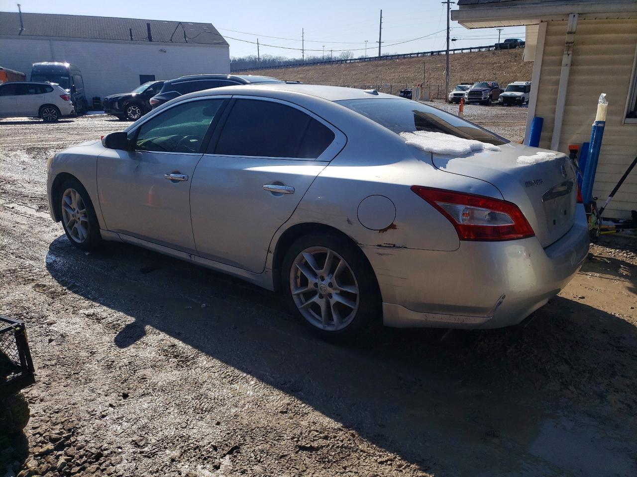 2010 NISSAN Maxima