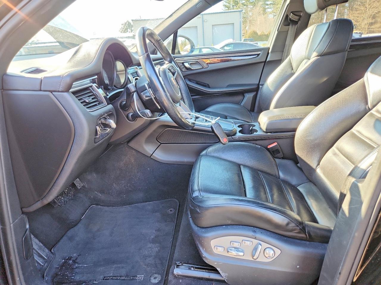 2015 PORSCHE Macan