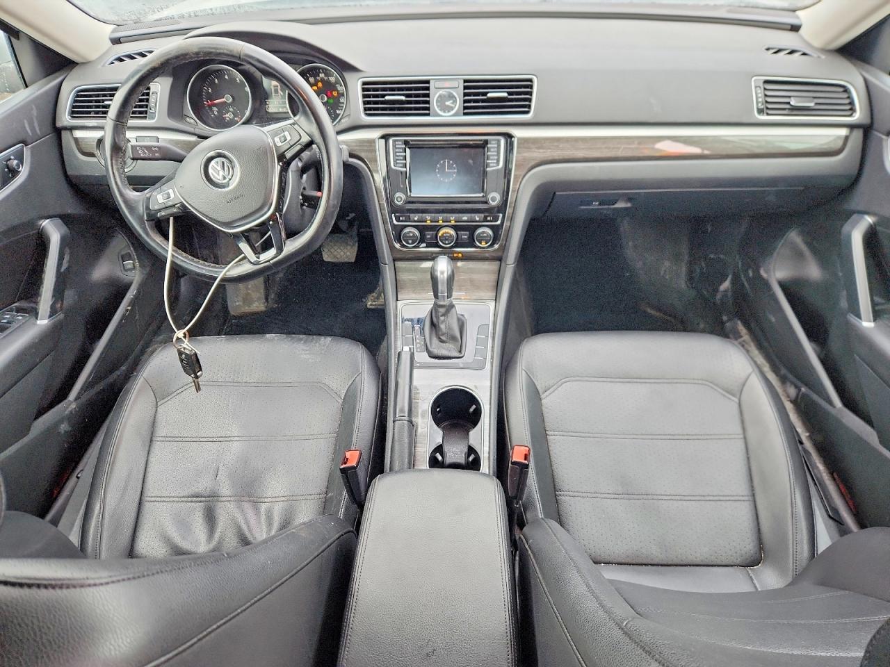2016 VOLKSWAGEN Passat