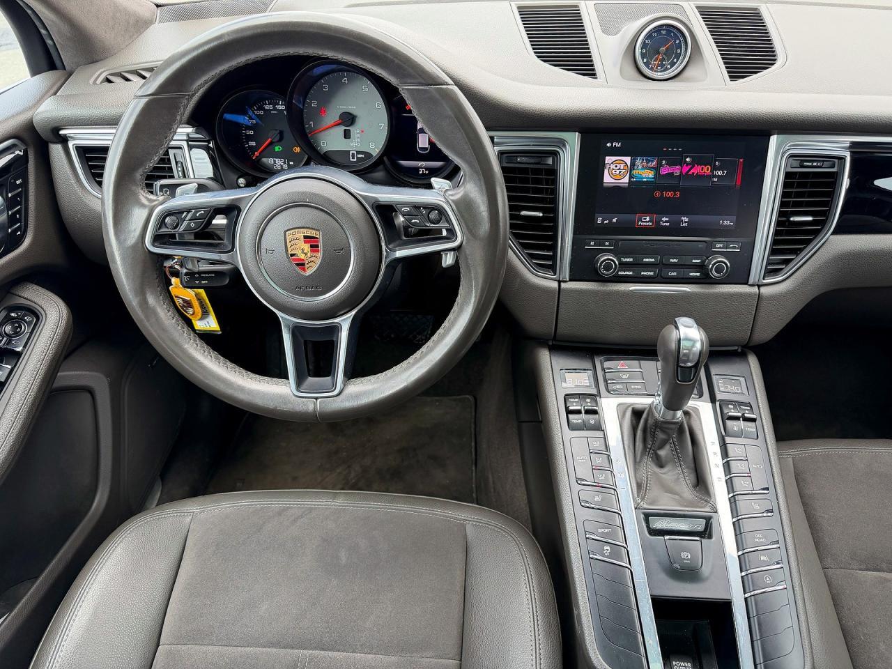 2017 PORSCHE Macan