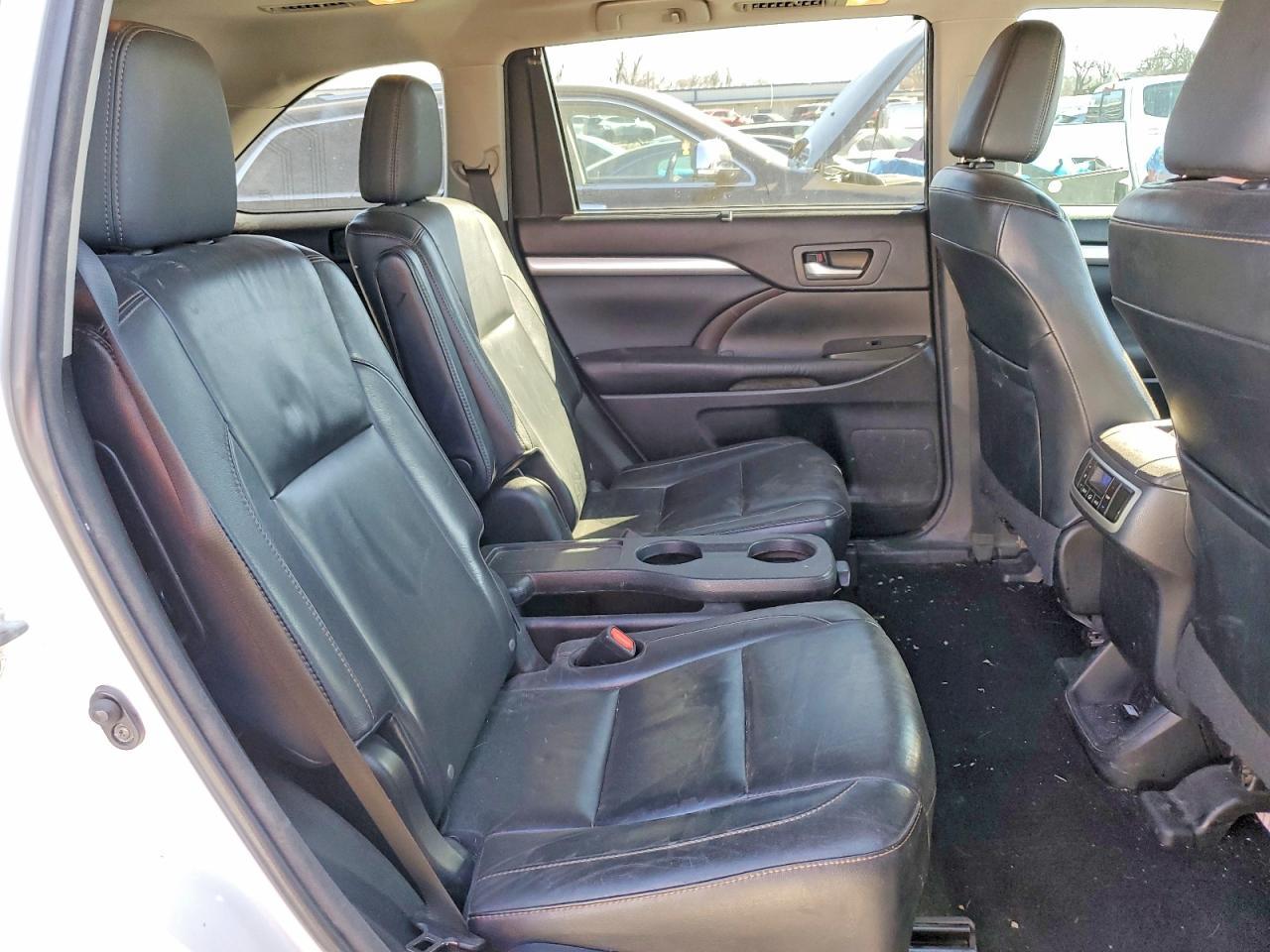 2016 TOYOTA HIGHLANDER