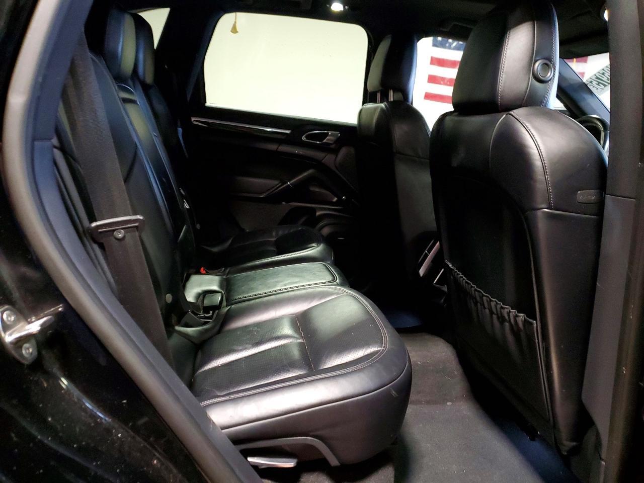 2017 PORSCHE CAYENNE