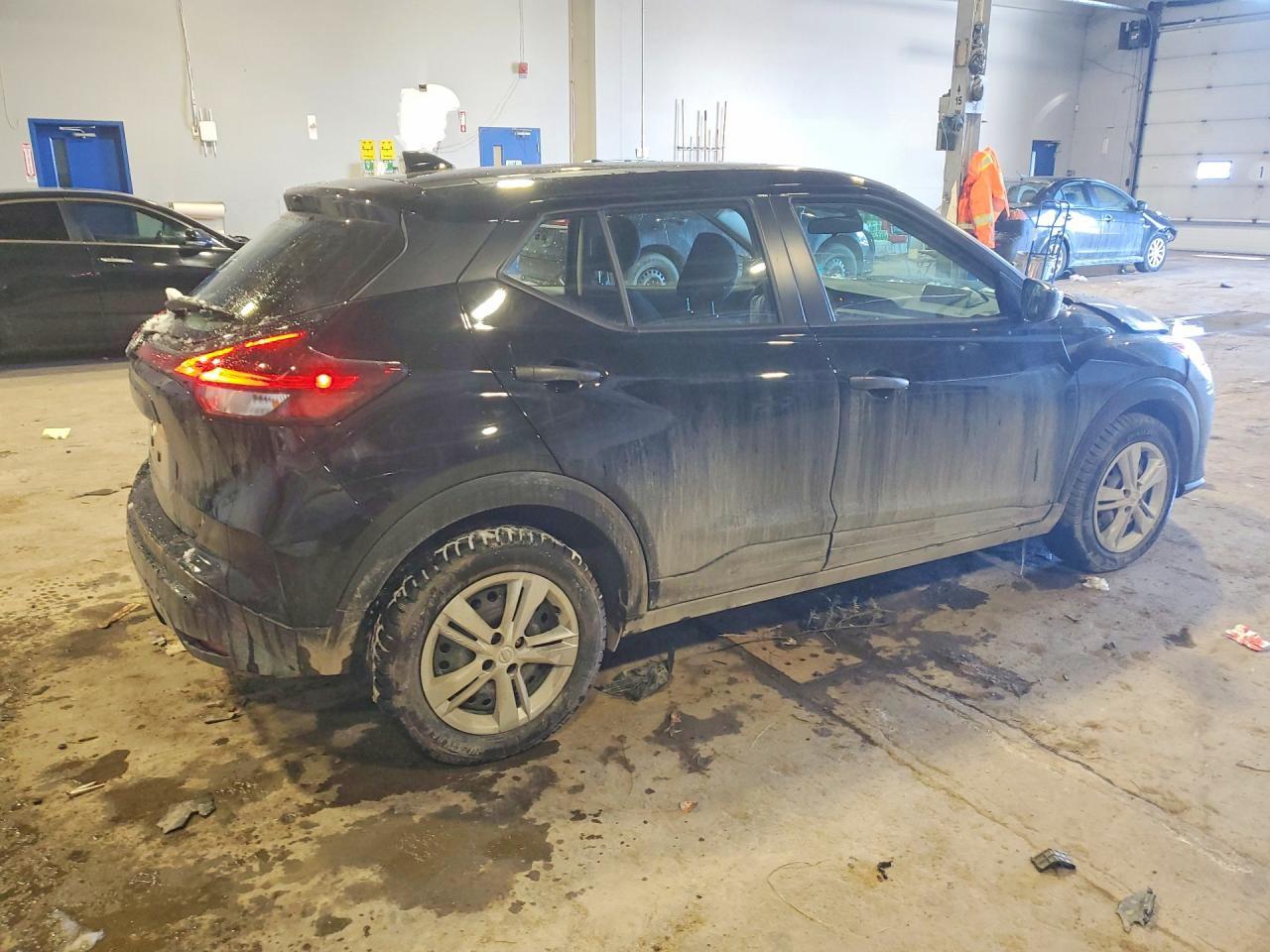 2025 NISSAN KICKS