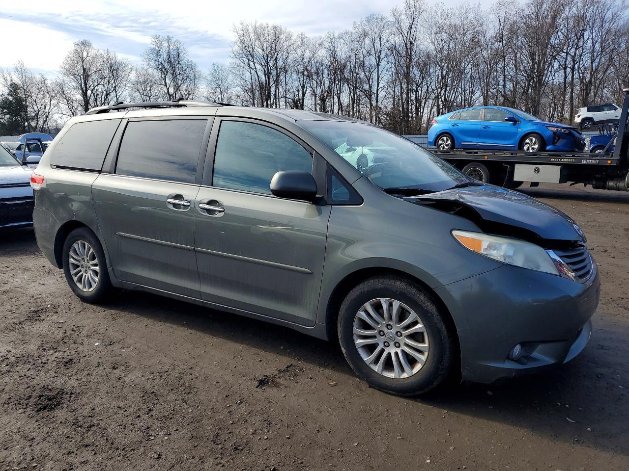 2012 TOYOTA SIENNA