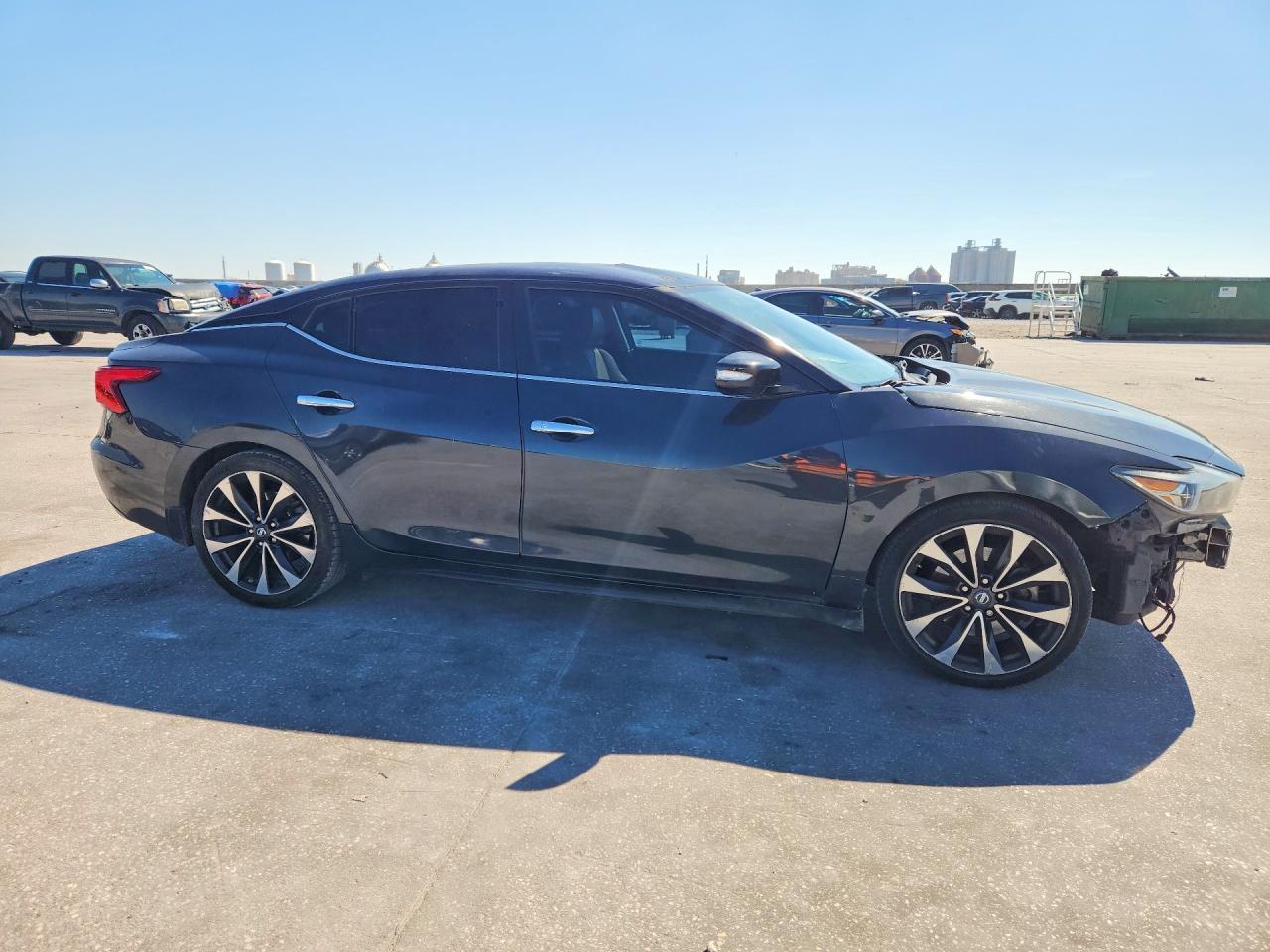 2016 NISSAN