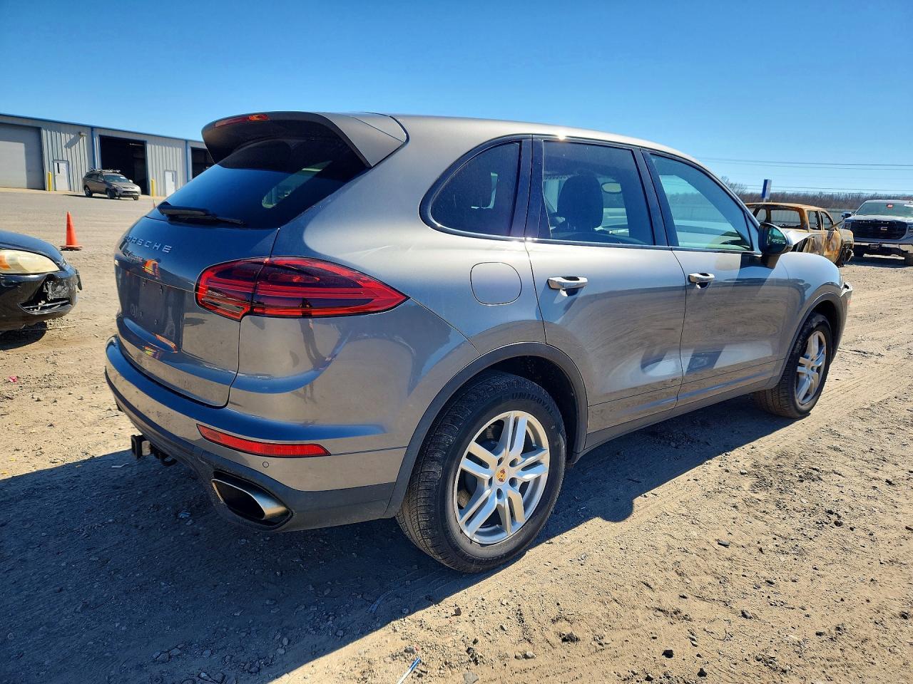 2016 PORSCHE CAYENNE