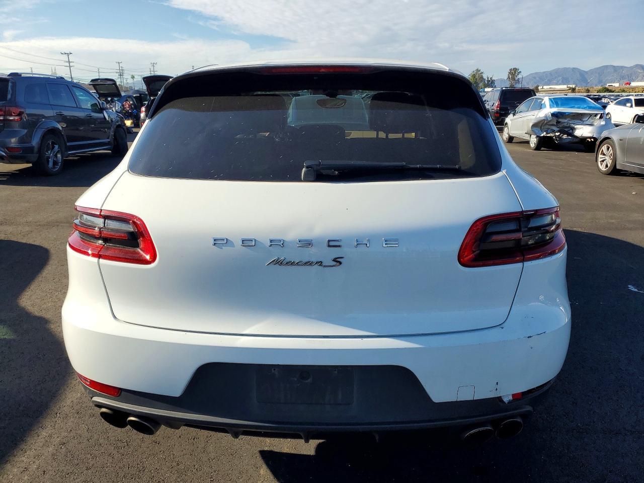 2015 PORSCHE Macan