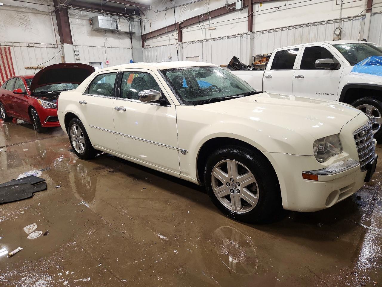2005 CHRYSLER 300
