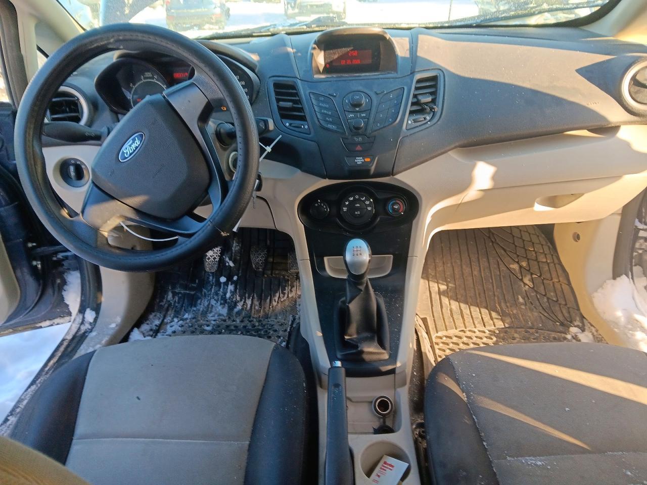 2012 FORD Fiesta