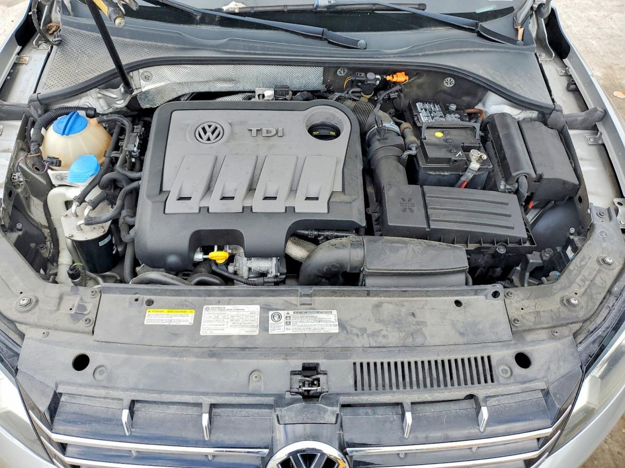 2014 VOLKSWAGEN Passat