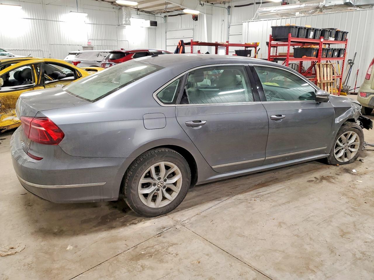 2017 VOLKSWAGEN Passat