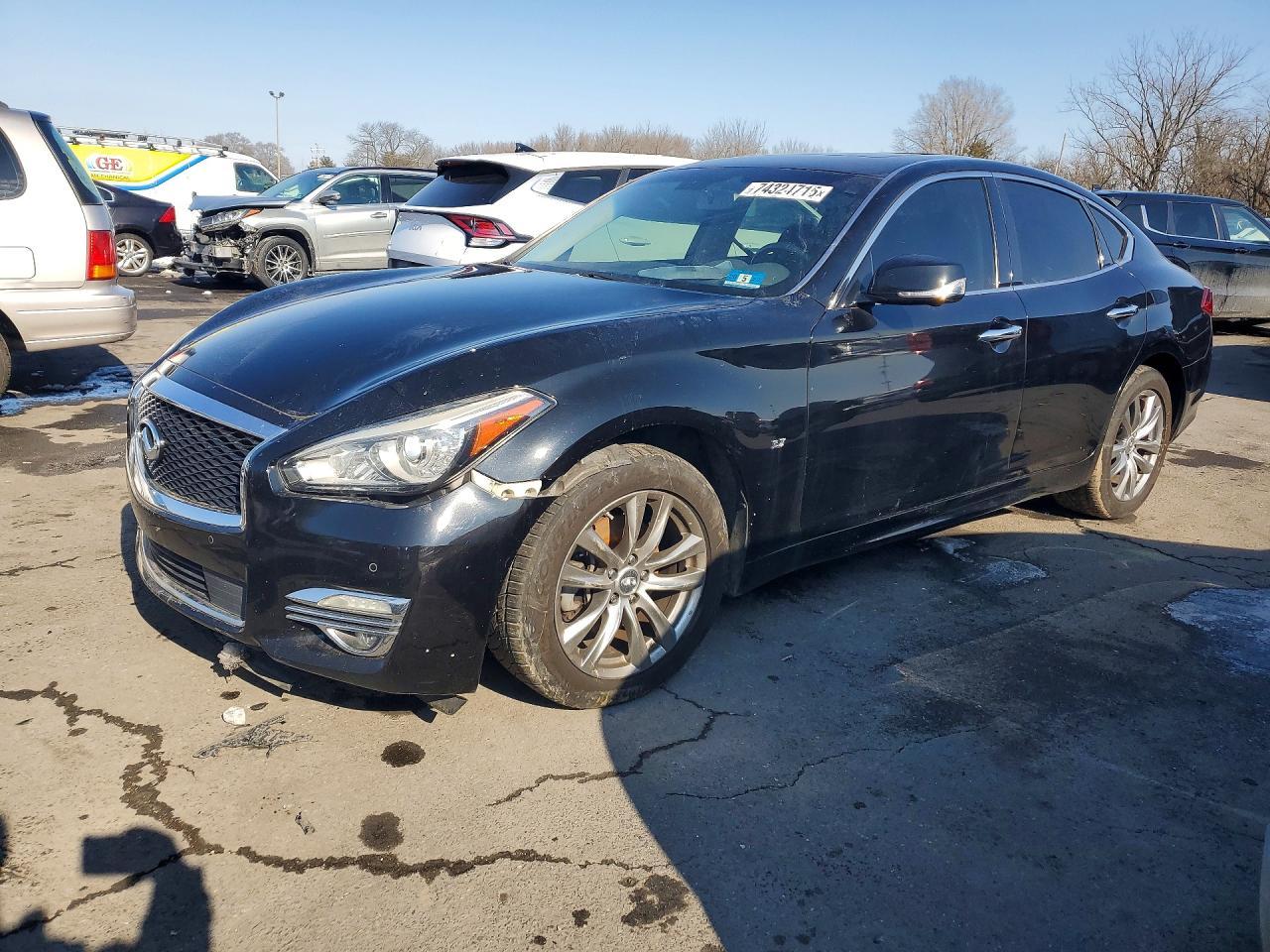 2016 INFINITI Q70