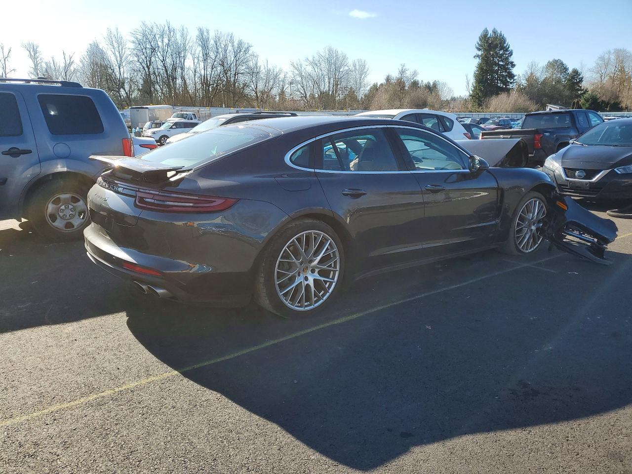 2018 PORSCHE Panamera