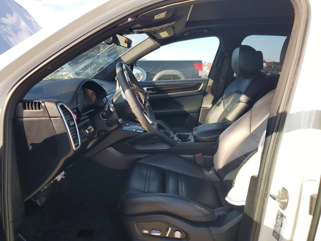 2019 PORSCHE CAYENNE