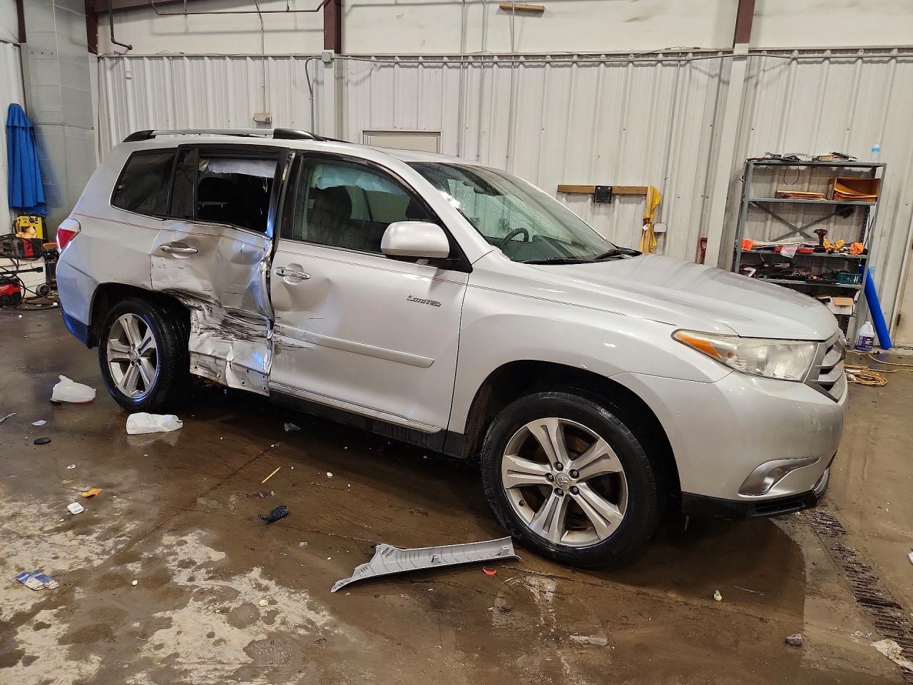 2011 TOYOTA HIGHLANDER