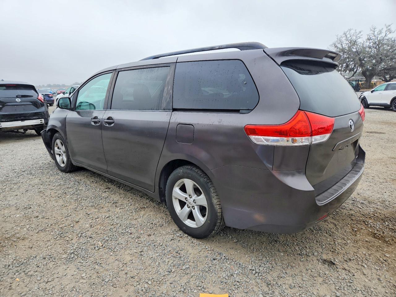 2012 TOYOTA SIENNA